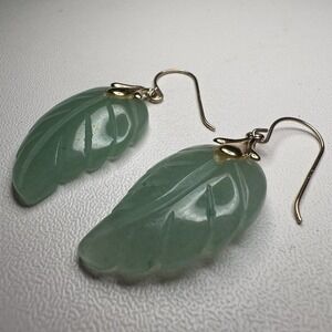 Vtg Carved Green Jadeite Leaves Dangle Earrings